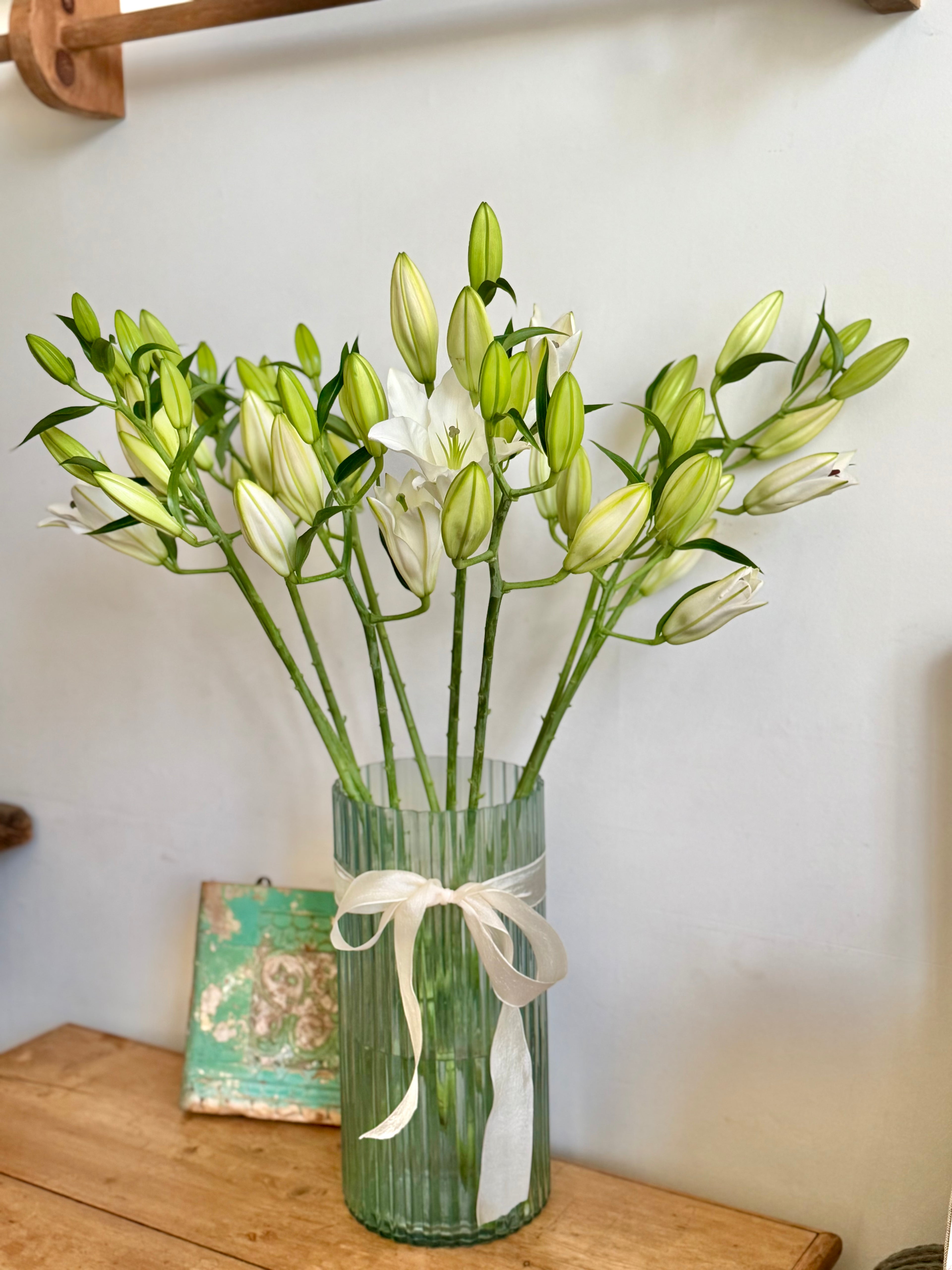 Premium Lily Vase