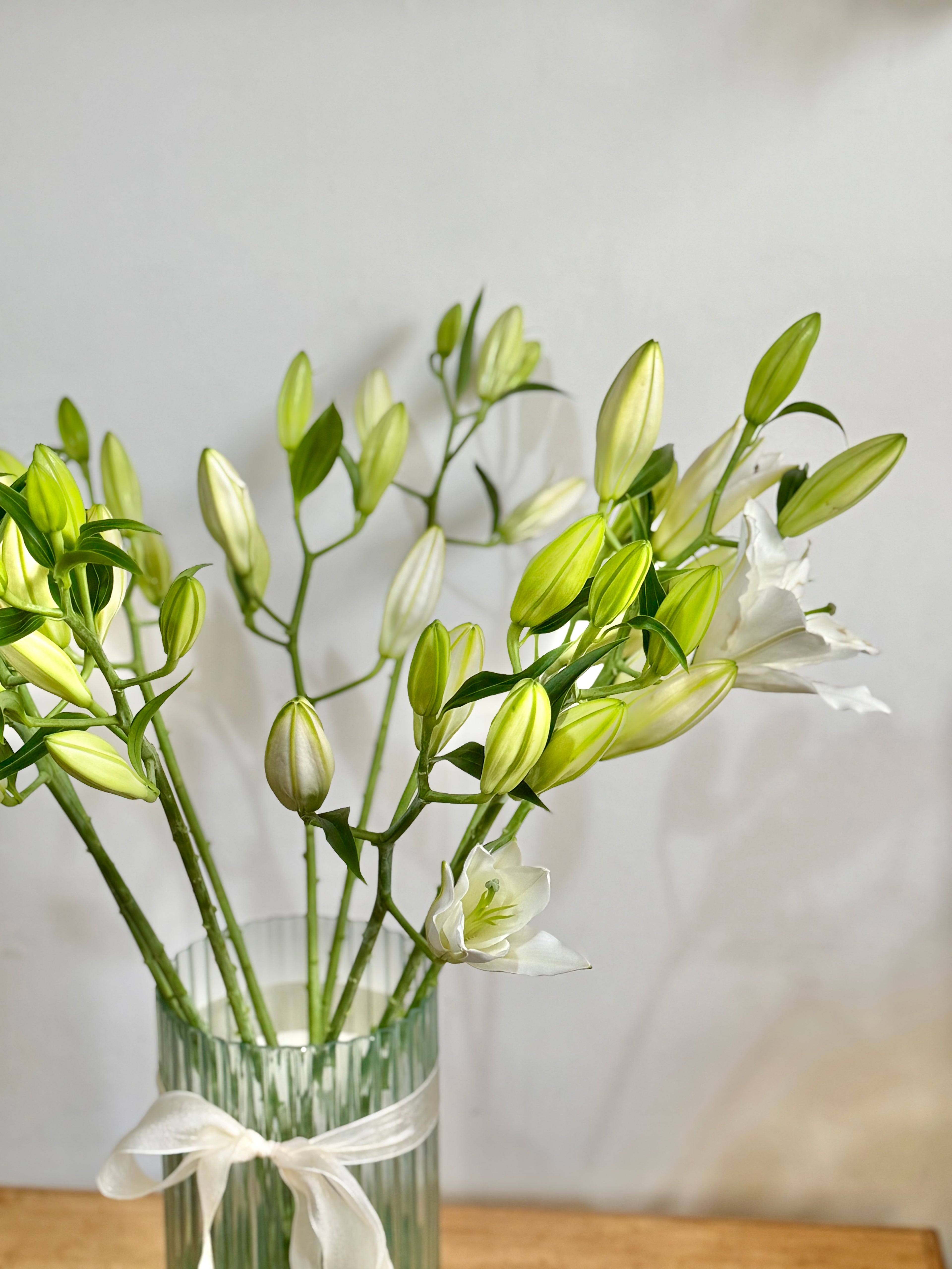 Premium Lily Vase