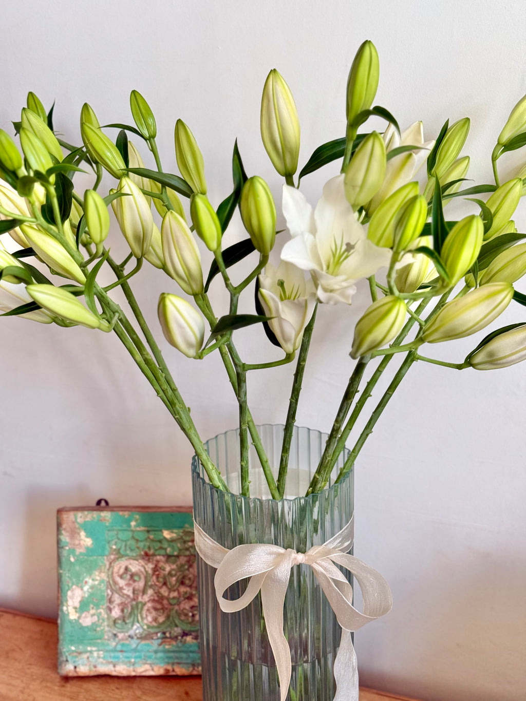 Premium Lily Vase